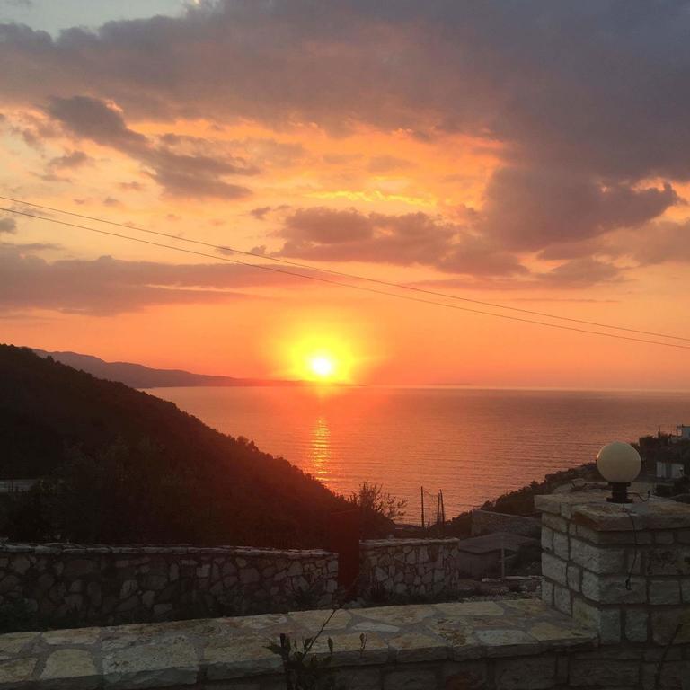 Sunset House * Ксаміл