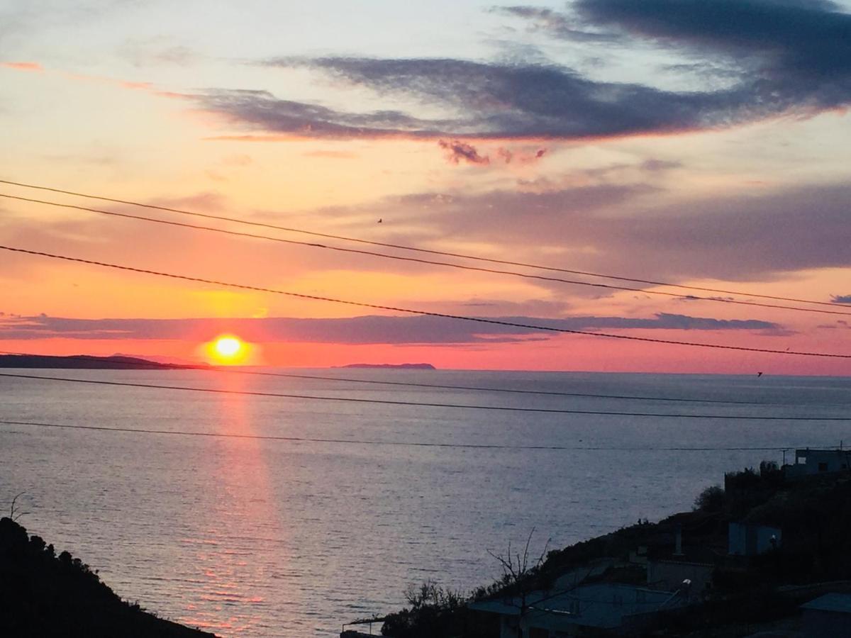Sunset House Ксаміл